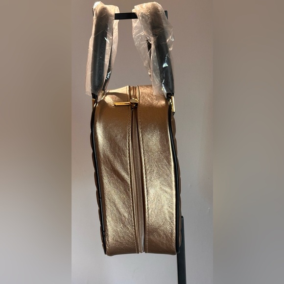 NWOT For Your Eases Only Cosmetic Make- Up Bag Gold Tone Quilted Gold Hardware - Picture 4 of 11